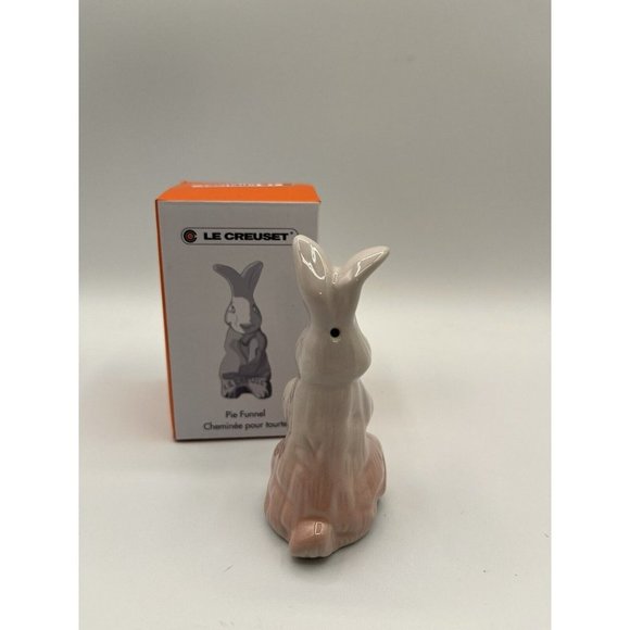 Le Creuset Baking Chef Pie Bunny Rabbit Funnel Light Shell PINK 3.75” NIB NEW - Picture 3 of 9